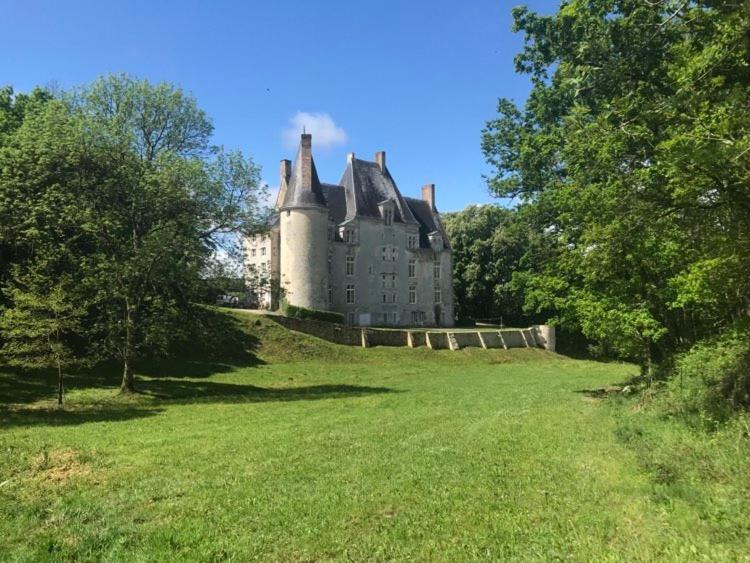 Chateau de la Lucazière Mont-Saint-Jean  Exterior foto