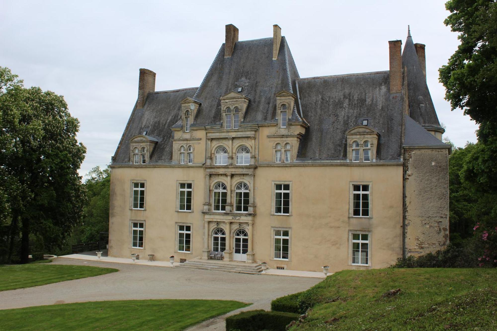 Chateau de la Lucazière Mont-Saint-Jean  Exterior foto